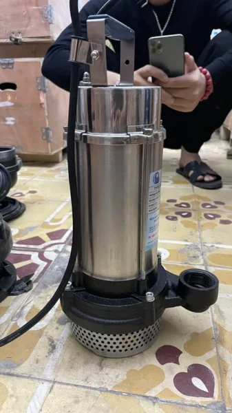 Bơm chìm nước thải Aquaris so với hàng trôi nổi