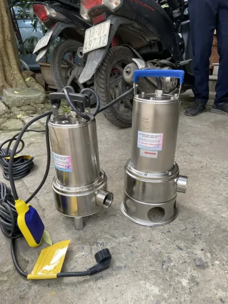Bơm nước thải thân gang hay inox: chọn theo môi trường