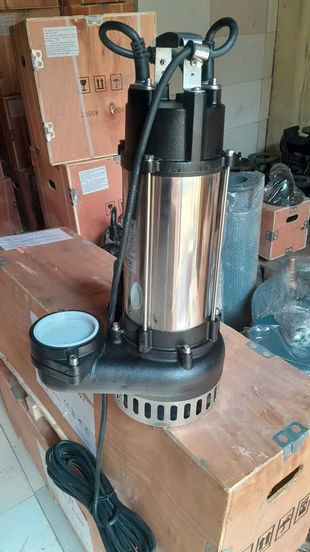 Bơm chìm nước thải thân gang cánh inox trong hố